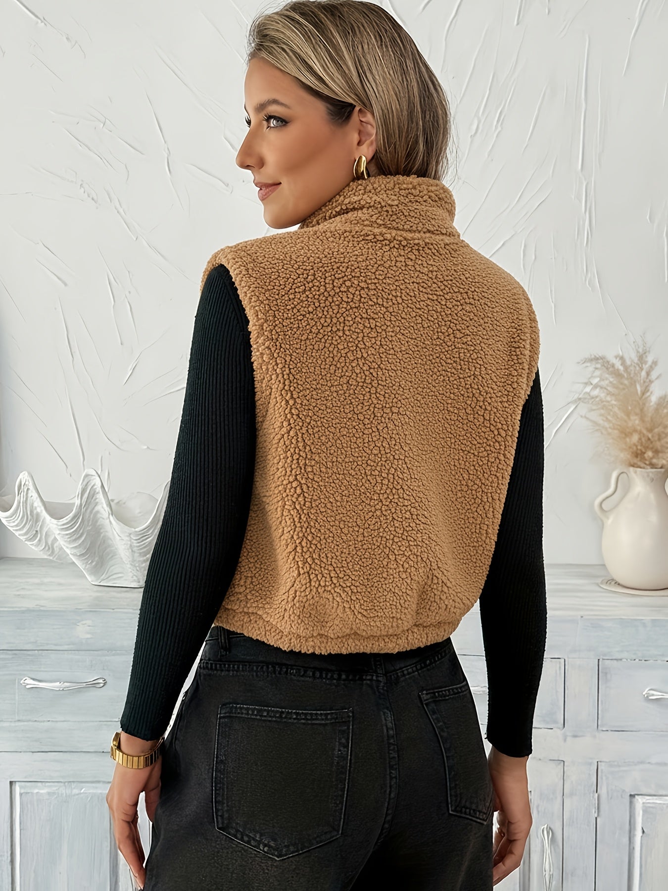 VIVIENNE SLEEVELESS KNIT VEST